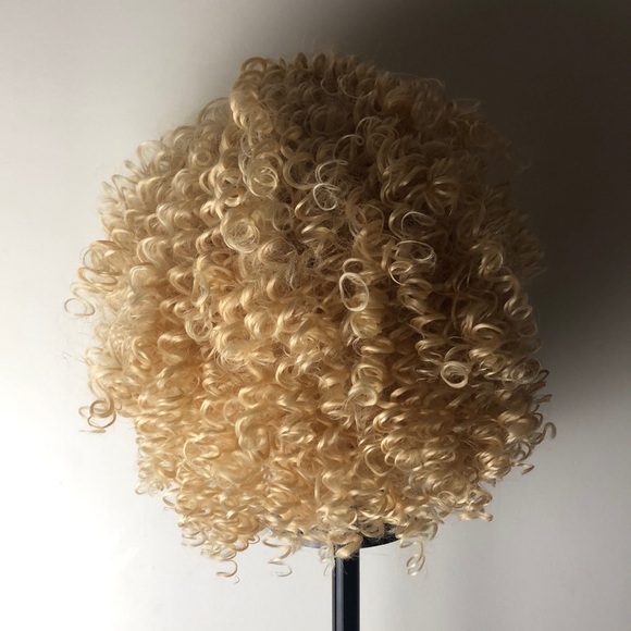 BLONDE CURLY WIG *NWT* - Picture 9 of 13